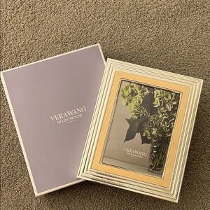 Vera Wang Wedgwood With Love Gold Photo Frame